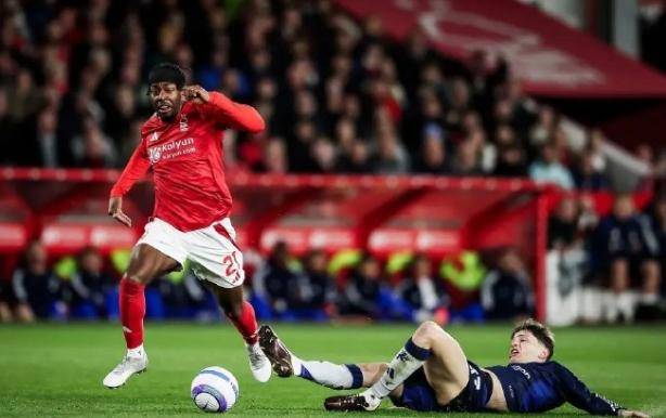 曼联连败告急，英超欧冠资格堪忧