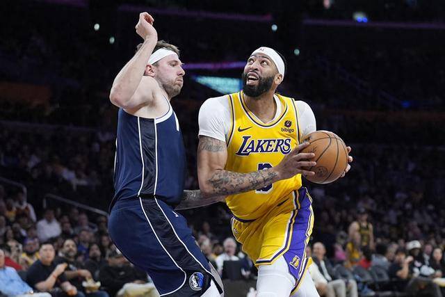 东契奇惊艳全场，狂砍50分助攻爆棚，黄蜂逆转取胜！