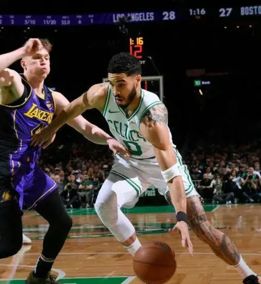 塔图姆连续七场比赛得分超过比赛局势复杂，湖人不断突破！的简单介绍